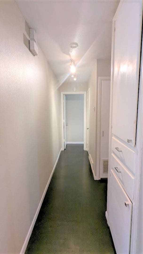 Building Photo - 3 Bed 1.5 Bath 2 Car Garage -Casady Hills ...