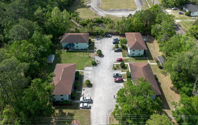 Building Photo - Expansive 2BR Downstairs Apartment Featuring a Fresh Remodel and Stainless Steel Essentials.