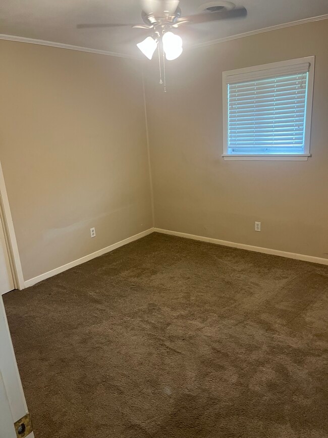 Building Photo - 2100 Vail Dr