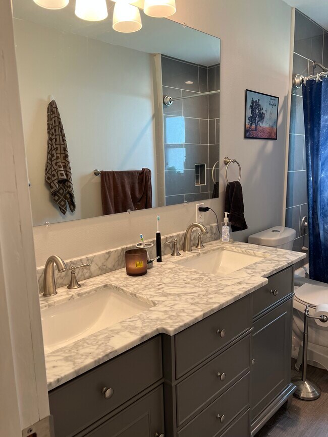 Building Photo - 1720 59th St S