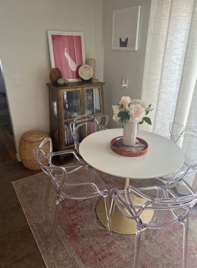 Building Photo - Beautifully Remodeled 2 Bed/1 Bath Single ...