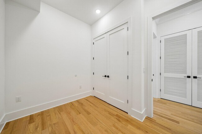 Building Photo - 169 Bowers St