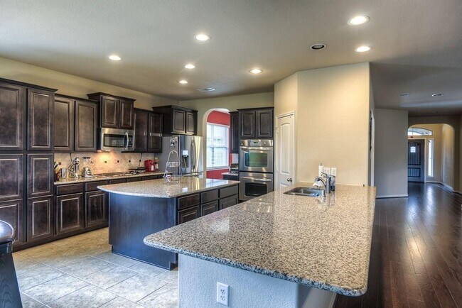 Building Photo - 83 West Wading Pond Circle