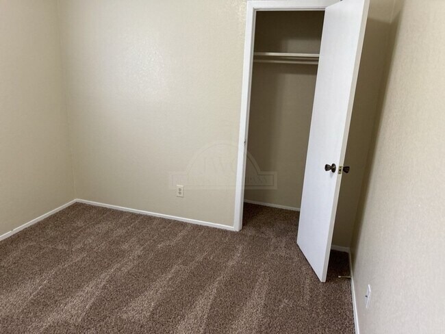 Building Photo - 1516 Jefferis Ave