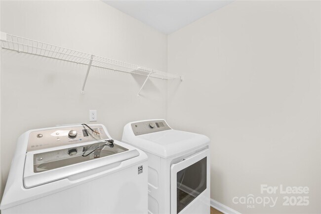 Building Photo - 7433 White Elm Ln