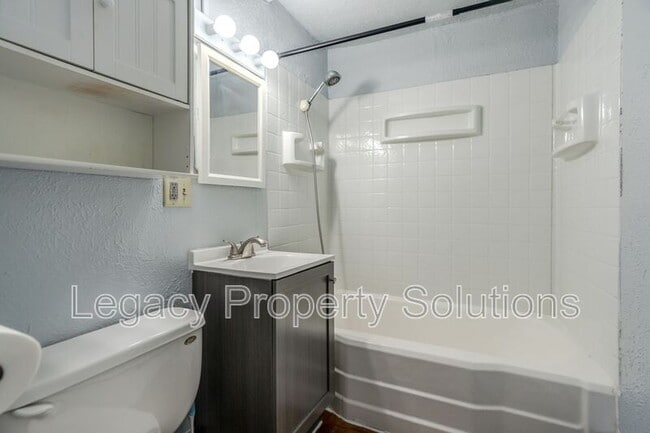 Building Photo - 505 S 10th St