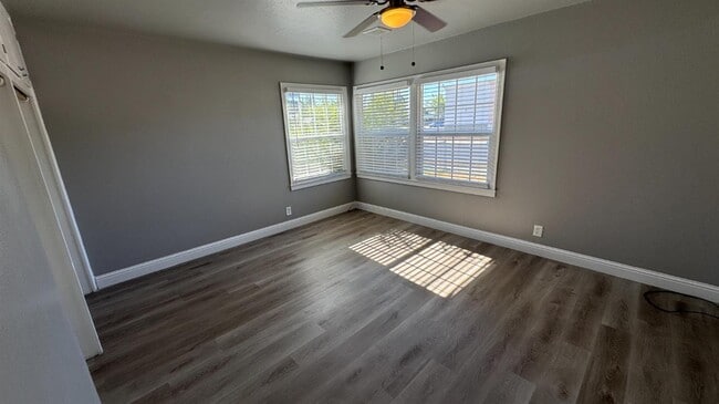 Building Photo - 1235 W Griffith Way