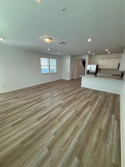 Building Photo - 4616 ORCHARD VIEW Aly