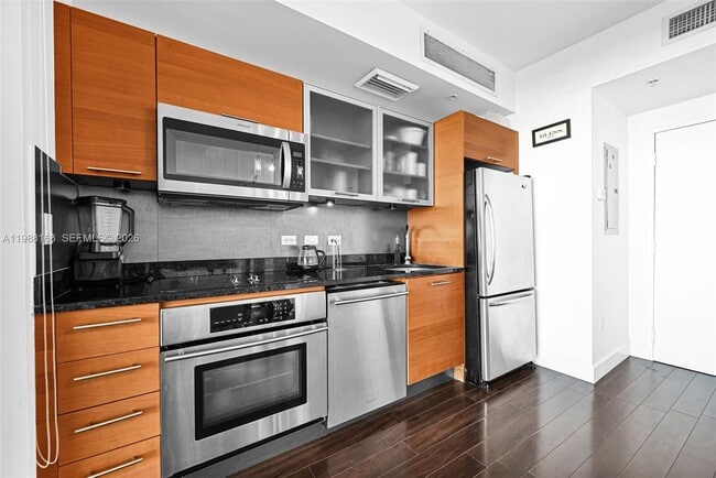 Building Photo - 3451 NE 1st Ave