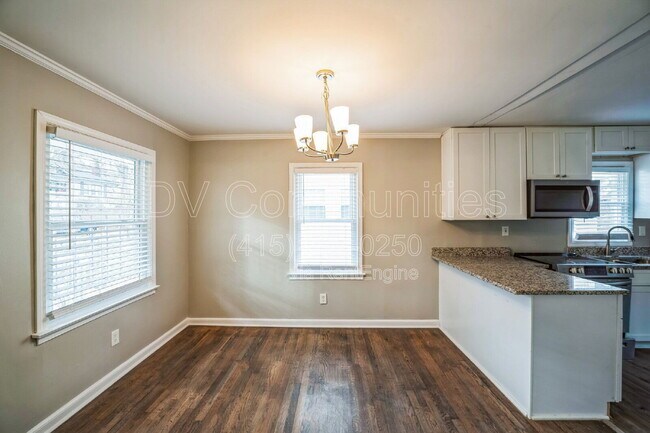 Building Photo - 927 Byron Dr SW