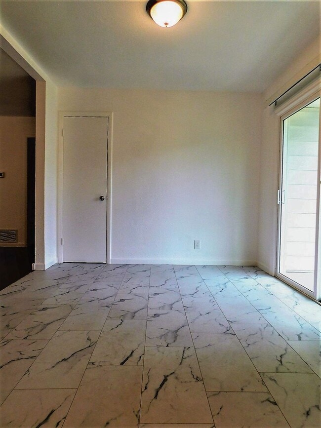 Building Photo - 1100 Estes Dr