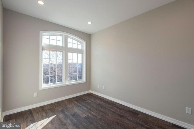 Building Photo - 1340 S 13th St