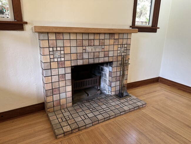 Bacheldor Fireplace - 5007 Raymond Pl