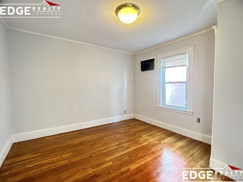 Building Photo - 84 Beechcroft St
