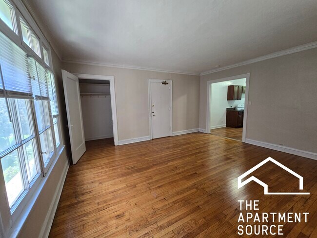 Building Photo - 1454 Oak Ave