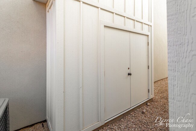 Building Photo - 4 bedroom, 2.5 bathroom townhome in Hurricane!