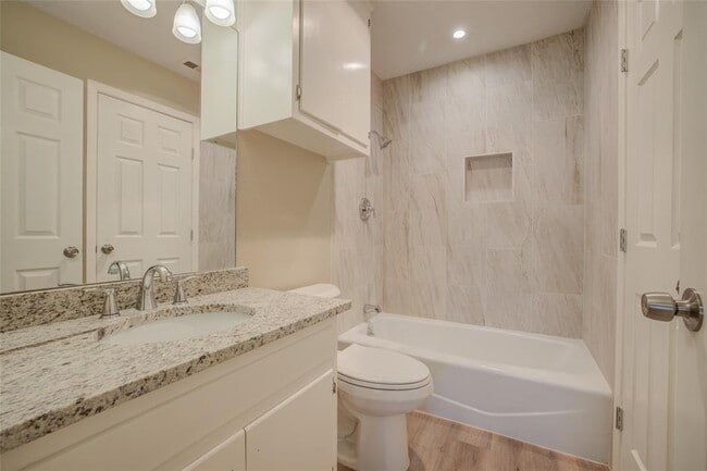 Building Photo - 306 Corral Ln