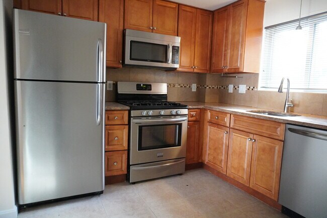 Building Photo - 33 Oxford Cir