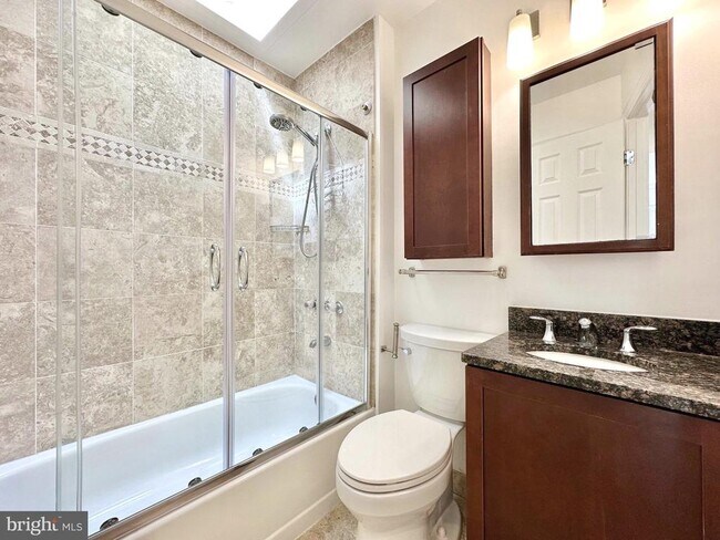 Building Photo - 1737 P St NW