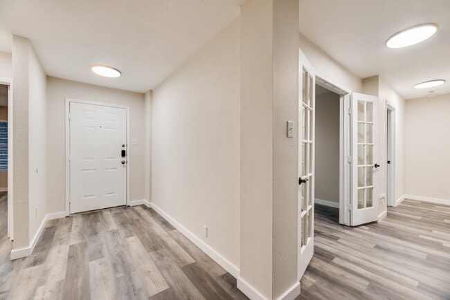 Building Photo - "Charming 3-Bedroom with 2 Bathrooms in Wy...