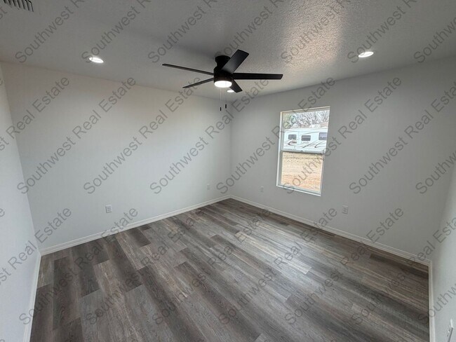 Building Photo - 312 Starlite Dr