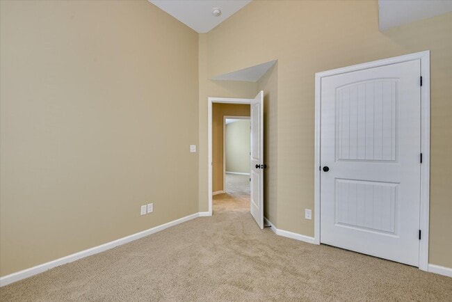 Building Photo - 4 Bedroom 2.5 Bath in Crawford Creek