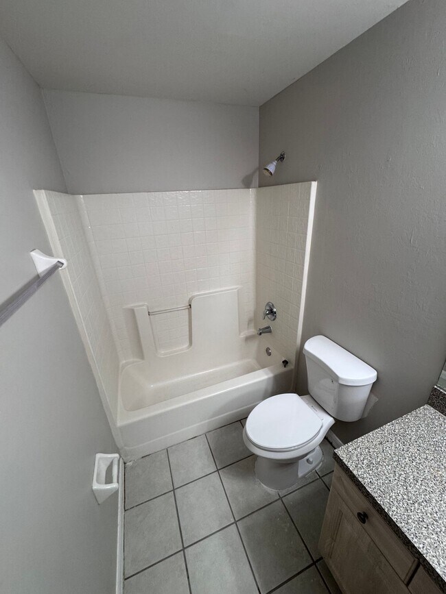 Building Photo - 343 Harold Ave S