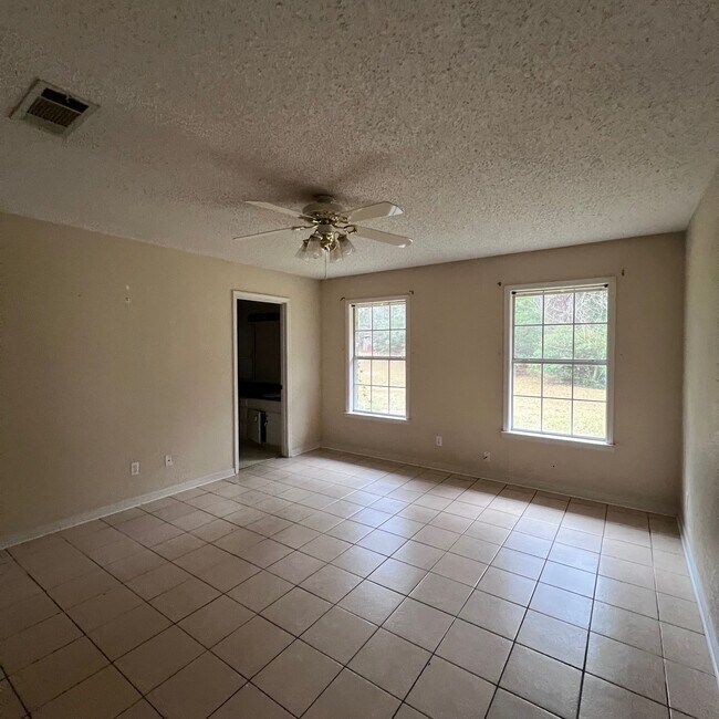 Building Photo - 161 Pinehill Mnr