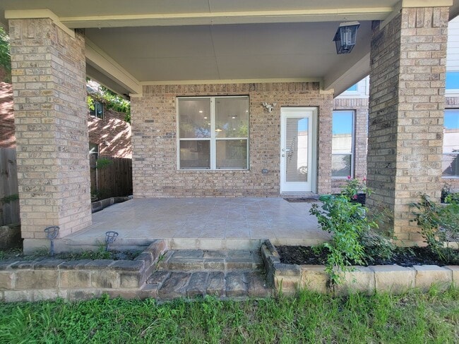 Building Photo - 405 Darkwoods Dr
