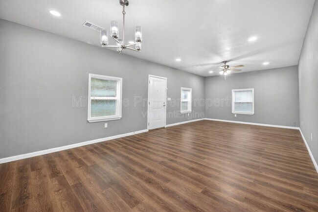 Building Photo - 103 W South St