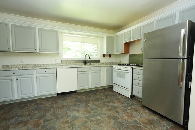 Building Photo - 2912 Cedarhurst Dr