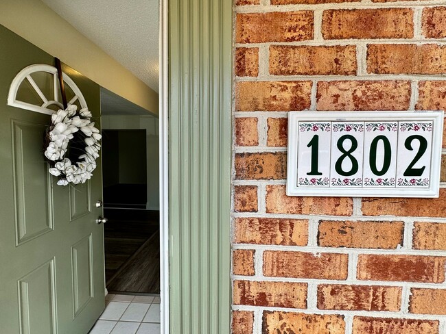 Building Photo - READY NOW!! Fenced Patio - Pet Friendly - Over 1,500 Square Feet!!