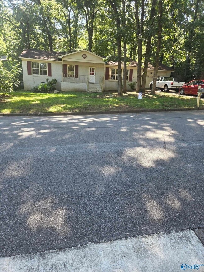 Building Photo - 12107 Greenleaf Dr SE