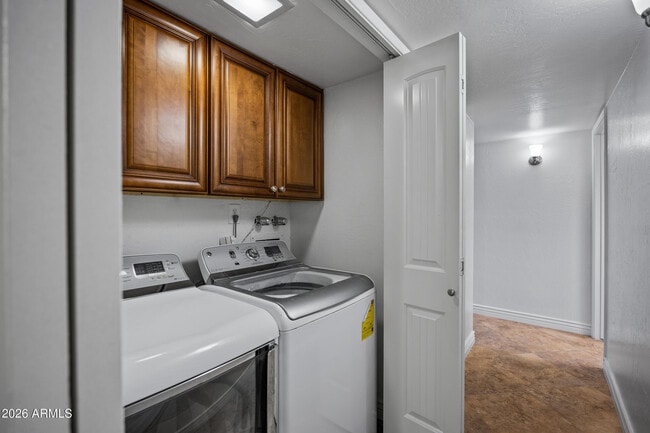 Building Photo - 7118 E Buena Terra Way