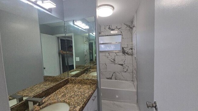 Building Photo - 3000 Riverside Dr