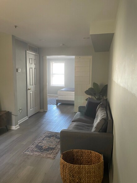 Primary Photo - 1037 W Baltimore St