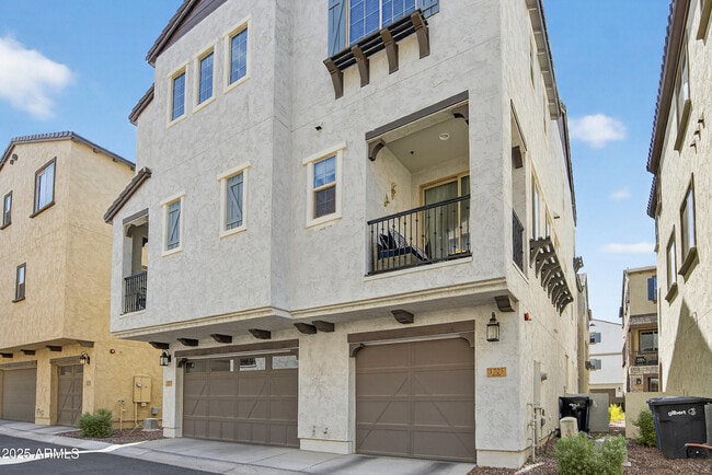 Building Photo - 1725 E Chelsea Ln