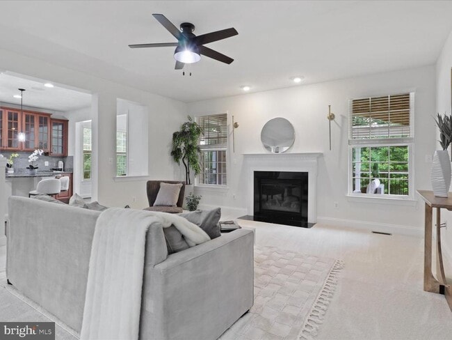 Building Photo - 41595 Revival Dr