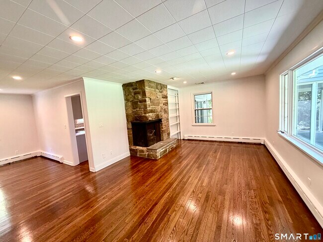 Building Photo - 137 Florida Hill Rd