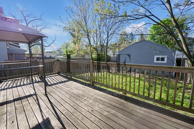 Building Photo - 1555 Myrtle Ave