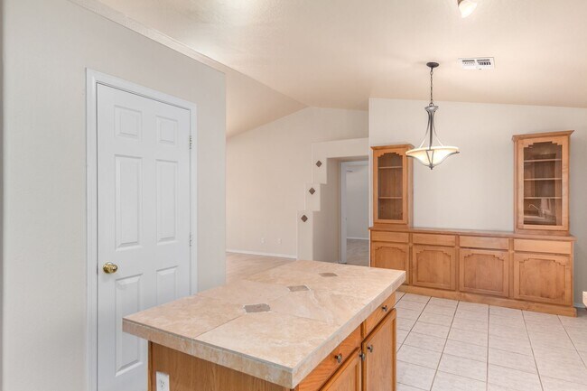Building Photo - Spacious 3 Bed, 2 Bath Home in Boulder Creek