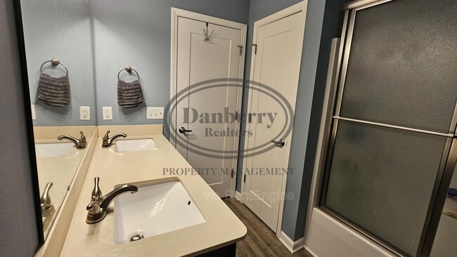 Building Photo - 6625 Wesley Dr