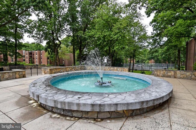 Building Photo - 3302 Woodburn Village Dr