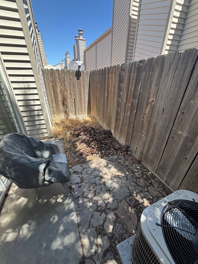 Building Photo - Charming Updated Condominium for Rent in S...