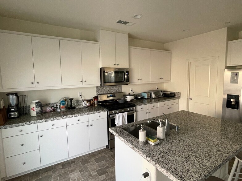 Building Photo - 27474 Basalt Way