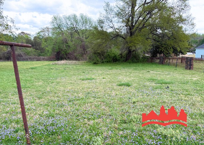 Building Photo - 3388 Charlotte Rd