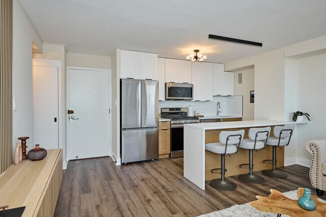 Building Photo - 3950 N Lake Shore Dr