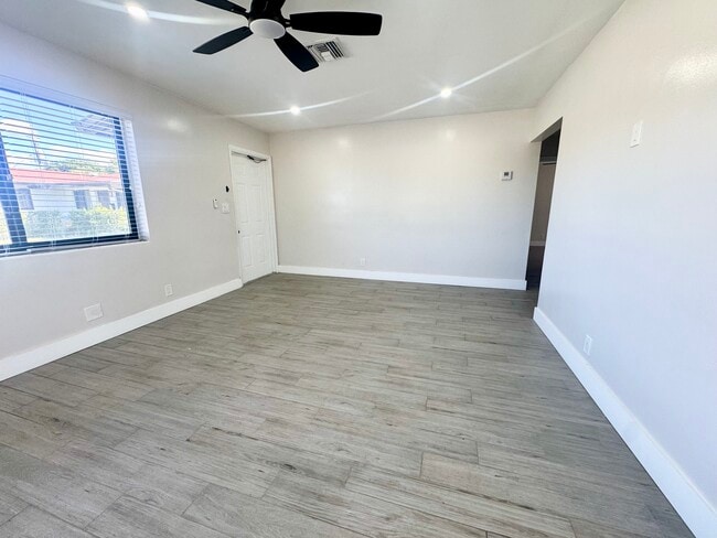 Building Photo - 412 SW 27th Terrace