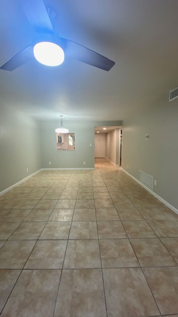 Building Photo - Beautiful Condo Fully Remodeled!! Close to Beaches! West of the Trail!!