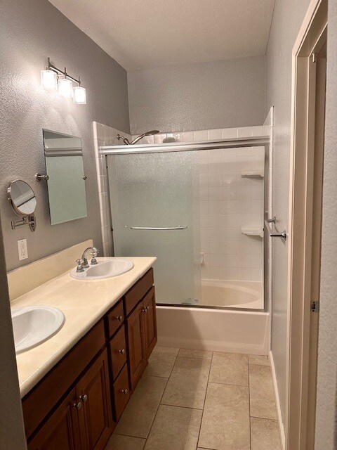 Building Photo - 2634 Bellezza Dr